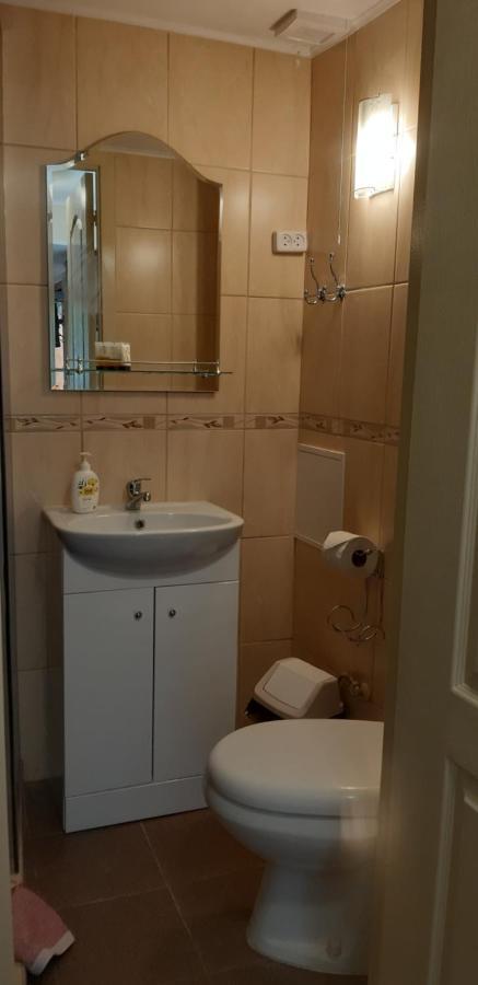 Atmatas Hotel Bernati Bagian luar foto