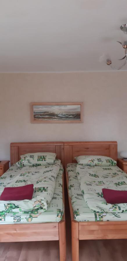 Atmatas Hotel Bernati Bagian luar foto