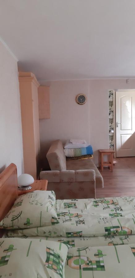 Atmatas Hotel Bernati Bagian luar foto