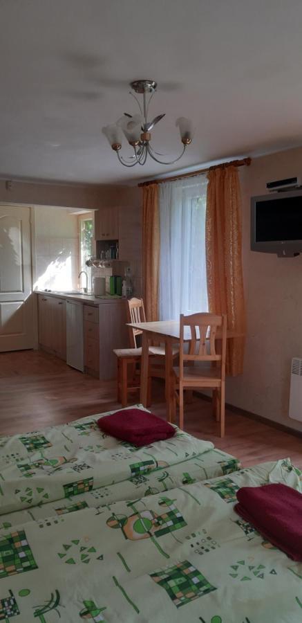 Atmatas Hotel Bernati Bagian luar foto