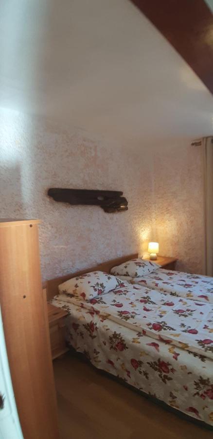 Atmatas Hotel Bernati Bagian luar foto