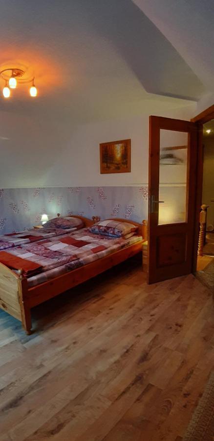 Atmatas Hotel Bernati Bagian luar foto