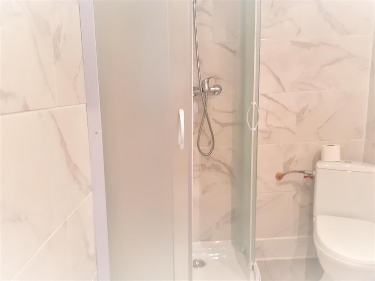 Atmatas Hotel Bernati Bagian luar foto