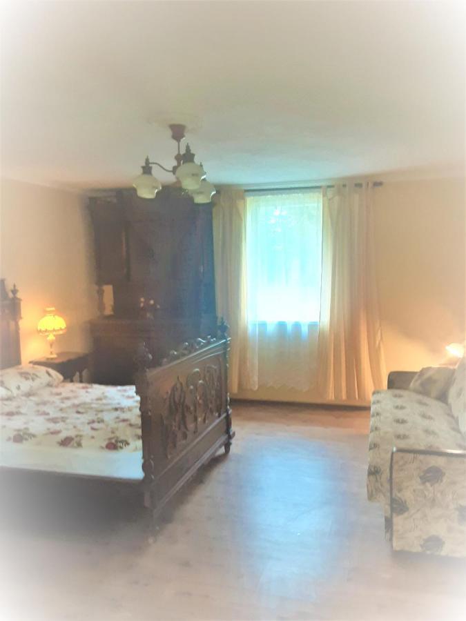 Atmatas Hotel Bernati Bagian luar foto