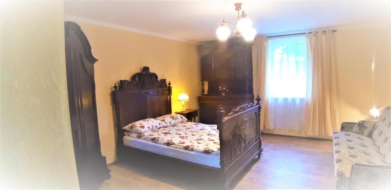 Atmatas Hotel Bernati Bagian luar foto