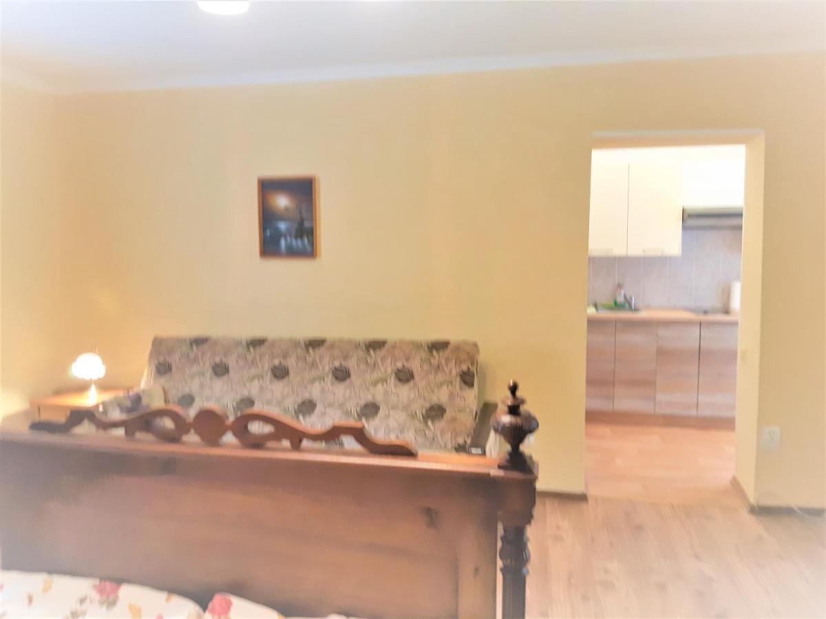 Atmatas Hotel Bernati Bagian luar foto
