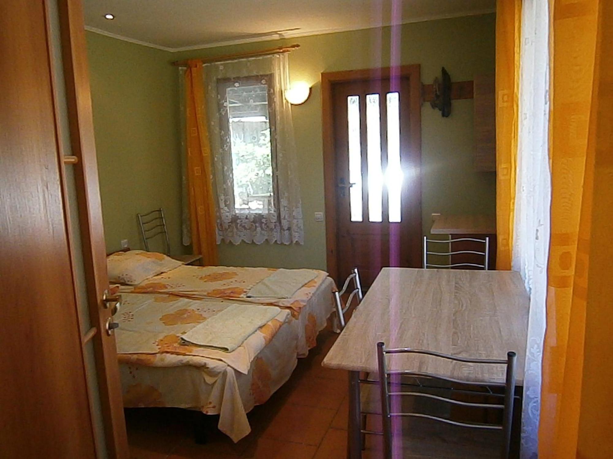 Atmatas Hotel Bernati Ruang foto