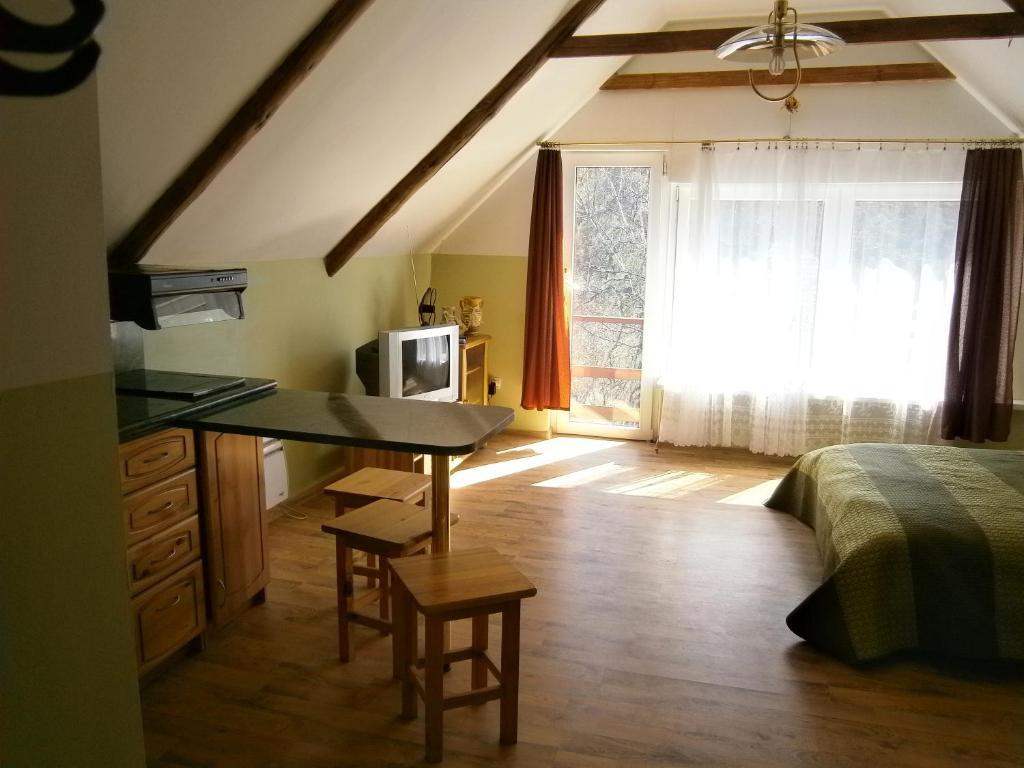 Atmatas Hotel Bernati Bagian luar foto