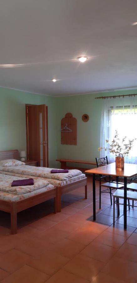 Atmatas Hotel Bernati Bagian luar foto