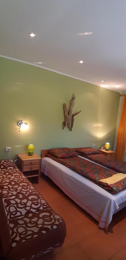 Atmatas Hotel Bernati Bagian luar foto