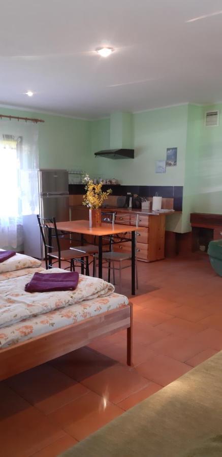 Atmatas Hotel Bernati Bagian luar foto