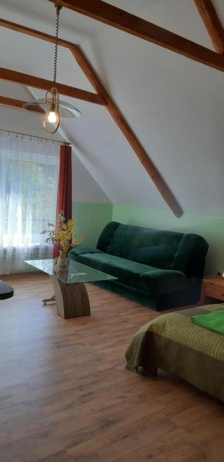 Atmatas Hotel Bernati Bagian luar foto